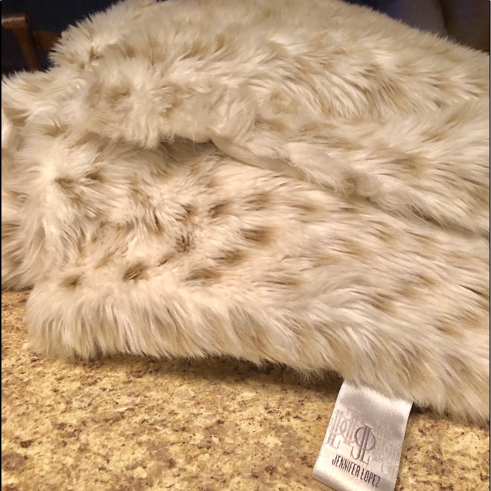 JENNIFER LOPEZ throw blanket